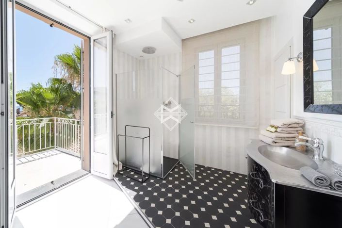 Image No.25-5 Bed House for sale