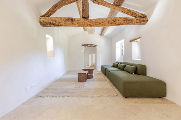 Image No.6-5 Bed House for sale