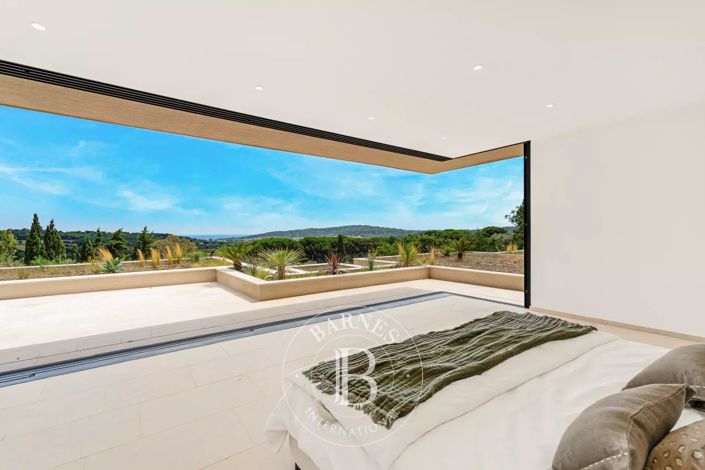 Image No.10-6 Bed House for sale