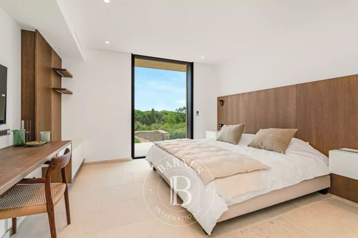Image No.16-6 Bed House for sale