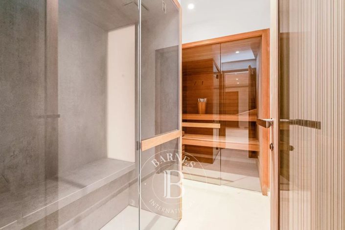 Image No.18-6 Bed House for sale