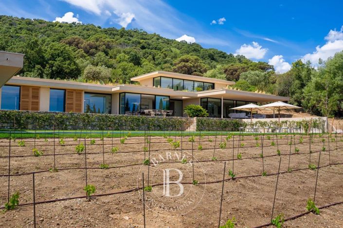 Image No.2-6 Bed House for sale