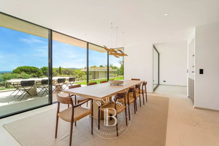 Image No.8-6 Bed House for sale