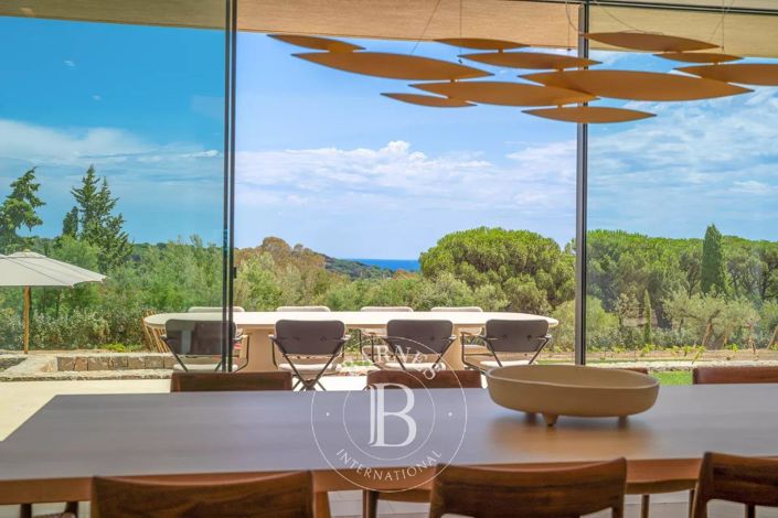 Image No.9-6 Bed House for sale