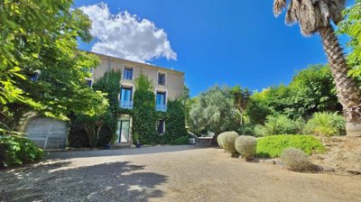 6 Bed House for sale