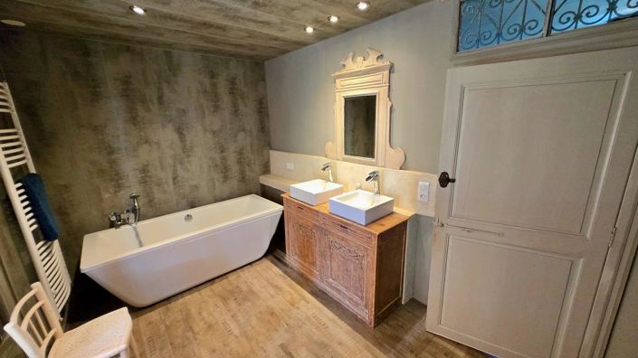 Image No.18-6 Bed House for sale