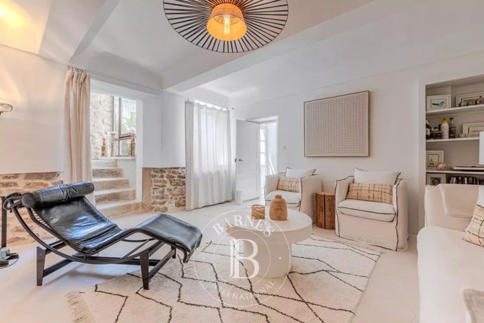 Image No.10-6 Bed House for sale