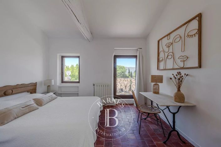 Image No.14-6 Bed House for sale