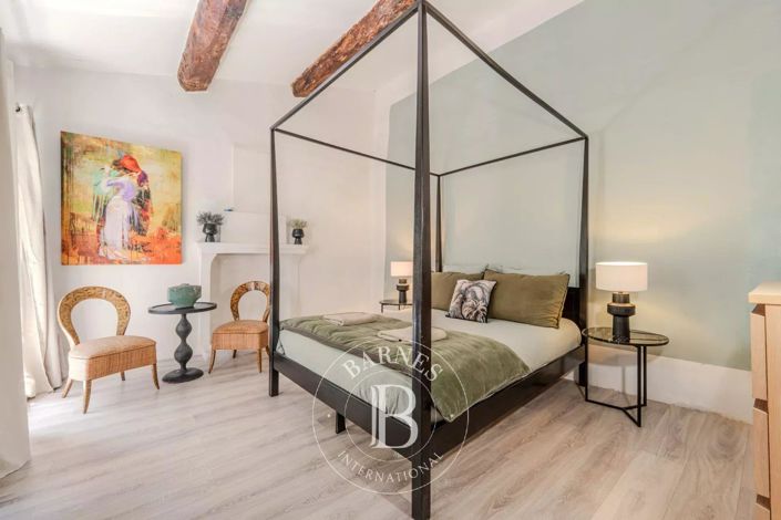 Image No.18-6 Bed House for sale