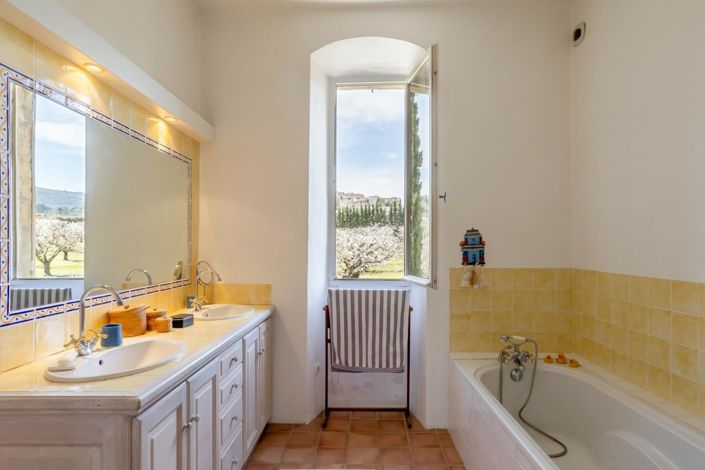 Image No.11-6 Bed House for sale