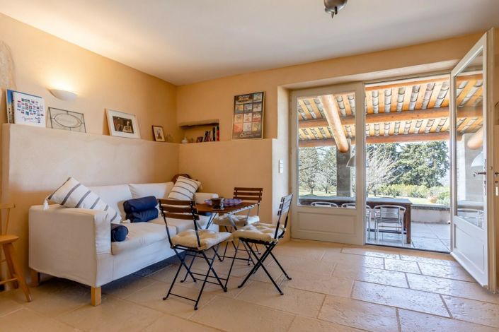 Image No.9-6 Bed House for sale