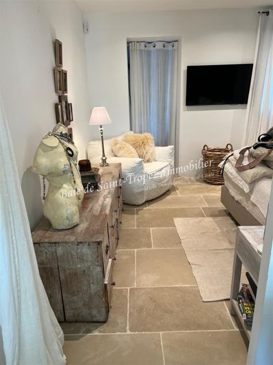 Image No.10-3 Bed Apartment for sale