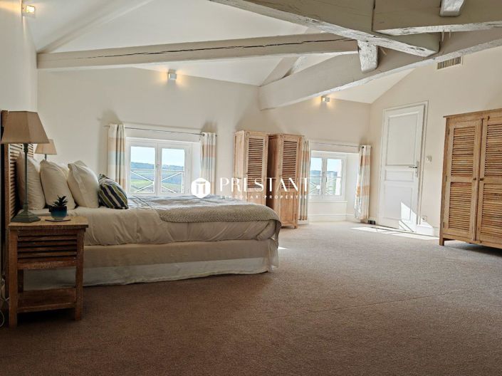 Image No.17-12 Bed Property for sale