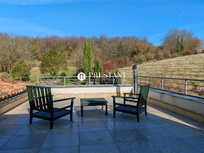 Image No.18-12 Bed Property for sale