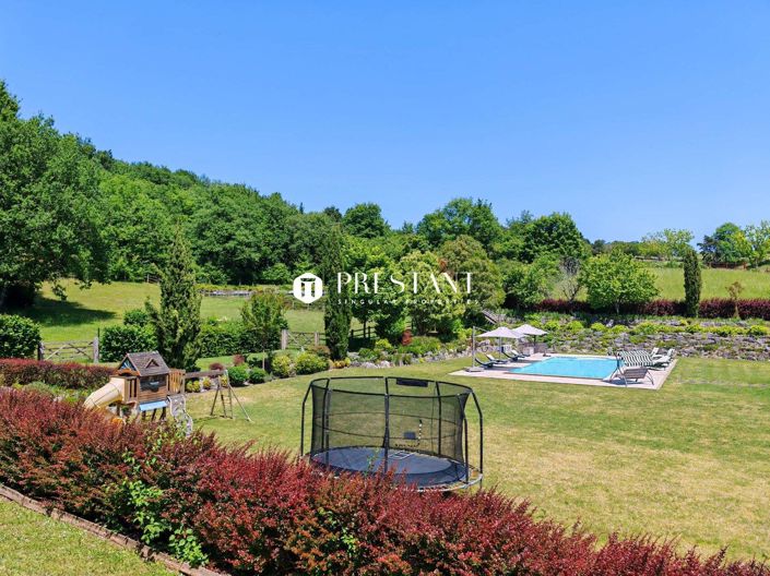 Image No.2-12 Bed Property for sale