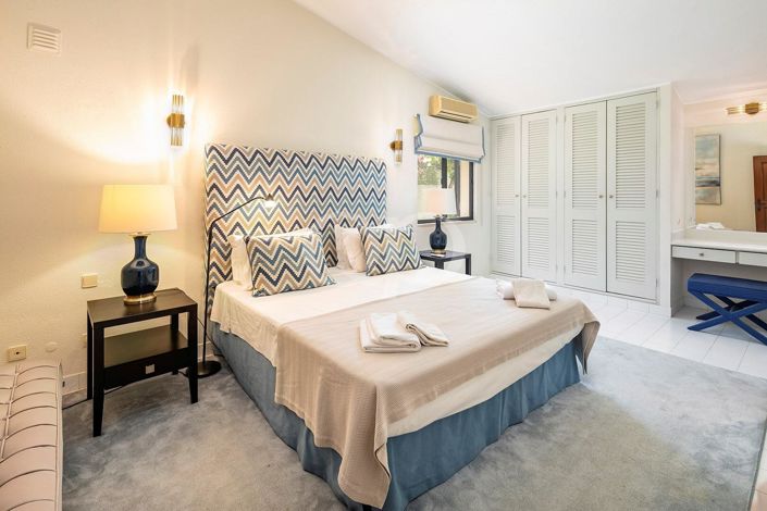 Image No.10-3 Bed House for sale