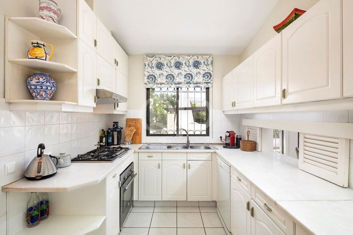 Image No.8-3 Bed House for sale