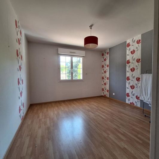 Image No.7-7 Bed House for sale