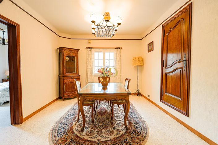 Image No.40-6 Bed House for sale