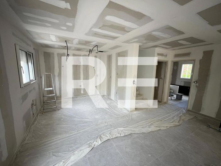 Image No.2-4 Bed Property for sale