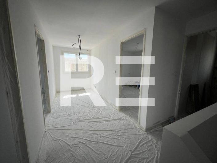 Image No.5-4 Bed Property for sale