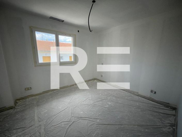 Image No.7-4 Bed Property for sale