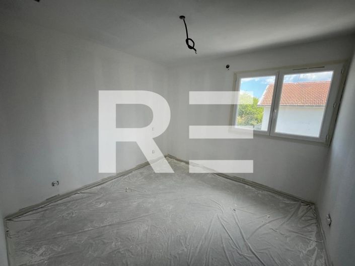 Image No.8-4 Bed Property for sale