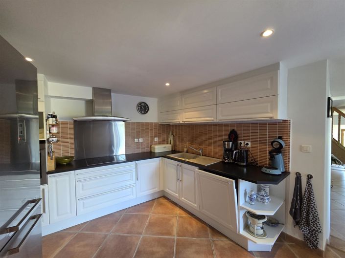 Image No.15-4 Bed House for sale