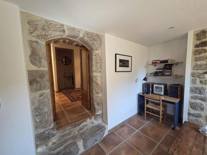 Image No.20-4 Bed House for sale