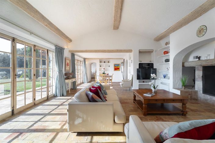 Image No.11-6 Bed Property for sale