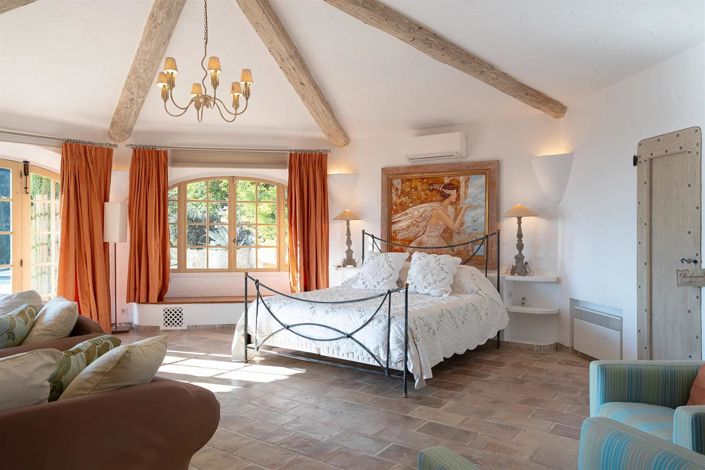 Image No.7-6 Bed Property for sale