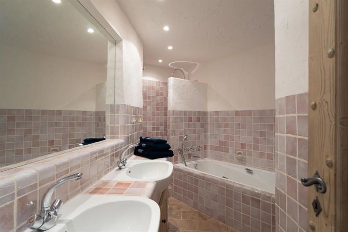 Image No.8-6 Bed Property for sale