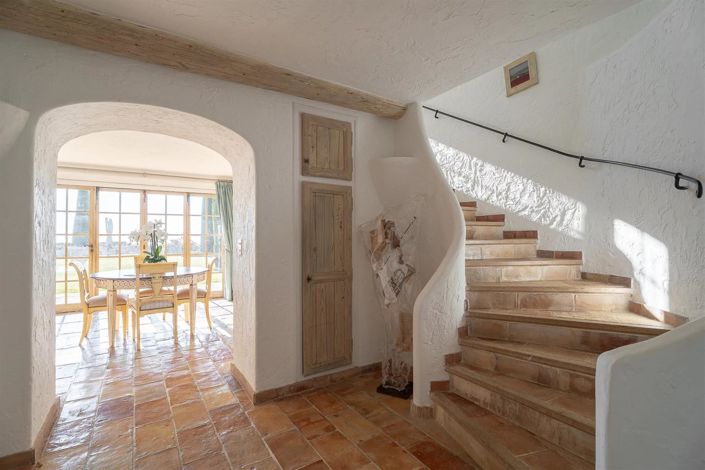 Image No.9-6 Bed Property for sale