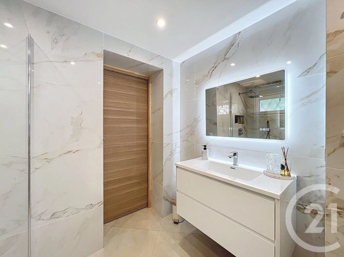 Image No.11-3 Bed House for sale