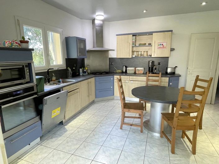 Image No.8-4 Bed House for sale