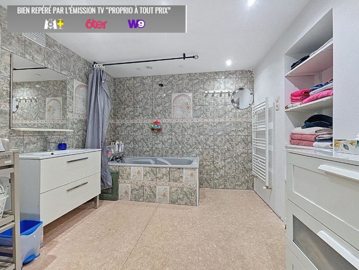 Image No.8-6 Bed House for sale