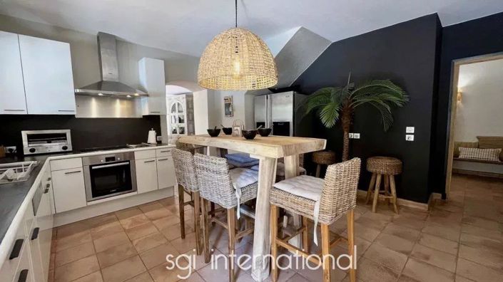 Image No.12-5 Bed House for sale