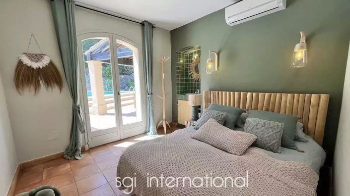 Image No.9-5 Bed House for sale