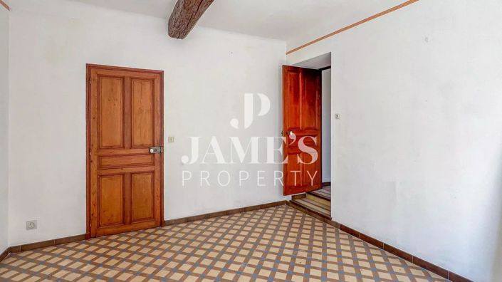 Image No.7-7 Bed House for sale