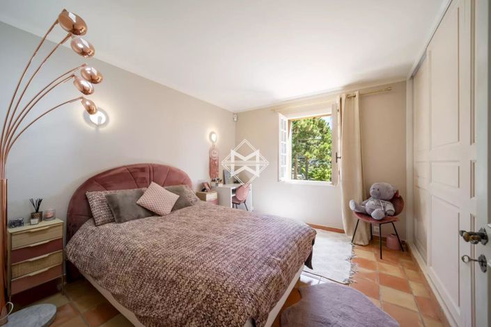 Image No.12-4 Bed House for sale