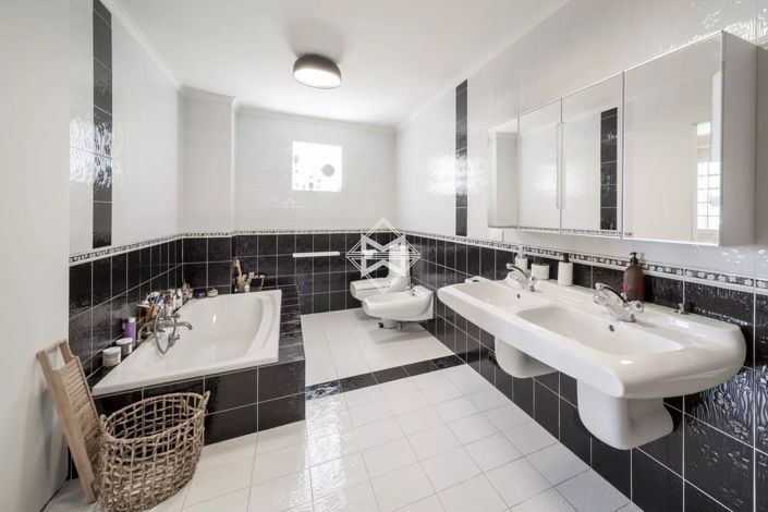 Image No.13-4 Bed House for sale