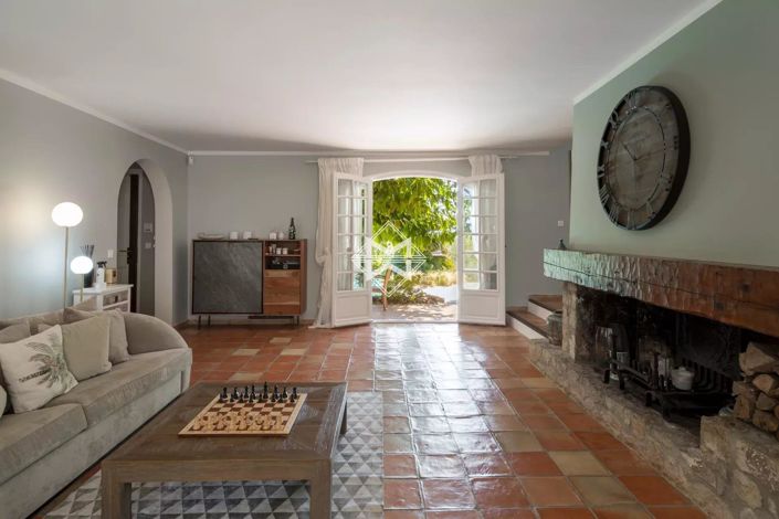 Image No.7-4 Bed House for sale