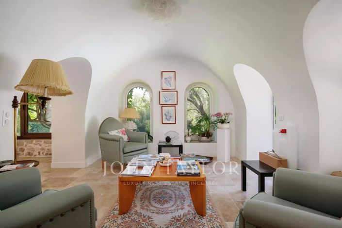 Image No.14-8 Bed House for sale