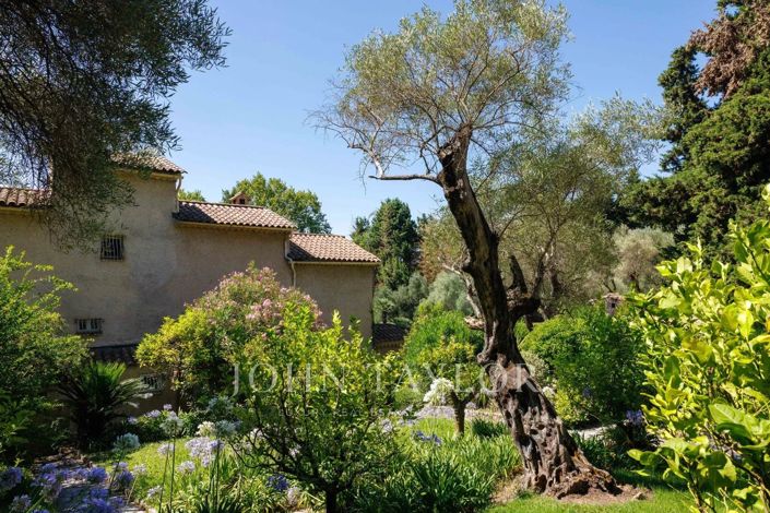 Image No.6-8 Bed House for sale