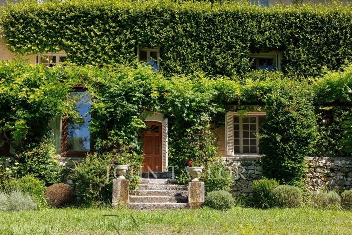 Image No.9-8 Bed House for sale