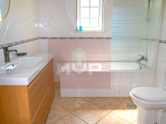 Image No.19-4 Bed House for sale