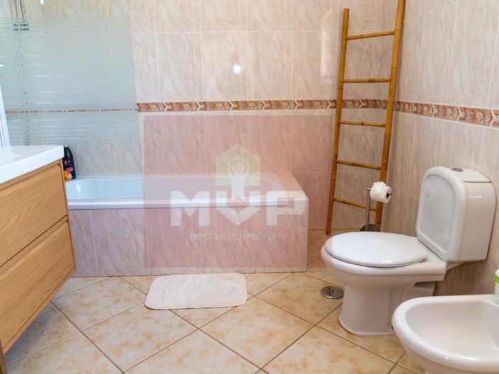 Image No.21-4 Bed House for sale