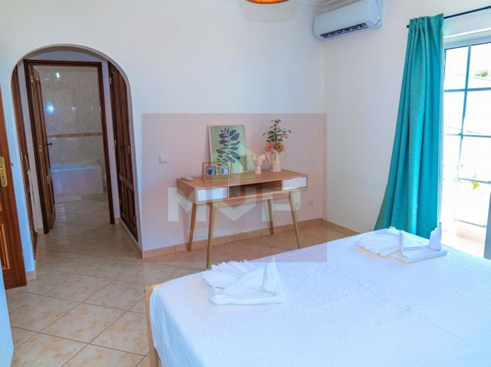 Image No.25-4 Bed House for sale