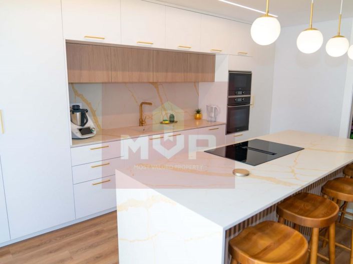 Image No.3-4 Bed House for sale