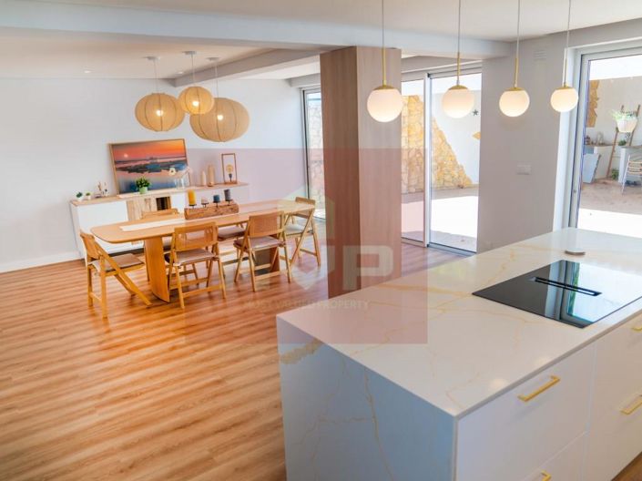 Image No.5-4 Bed House for sale